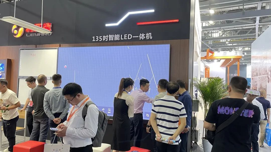 huatihui教育新品及解决方案惊艳亮相81届教装展