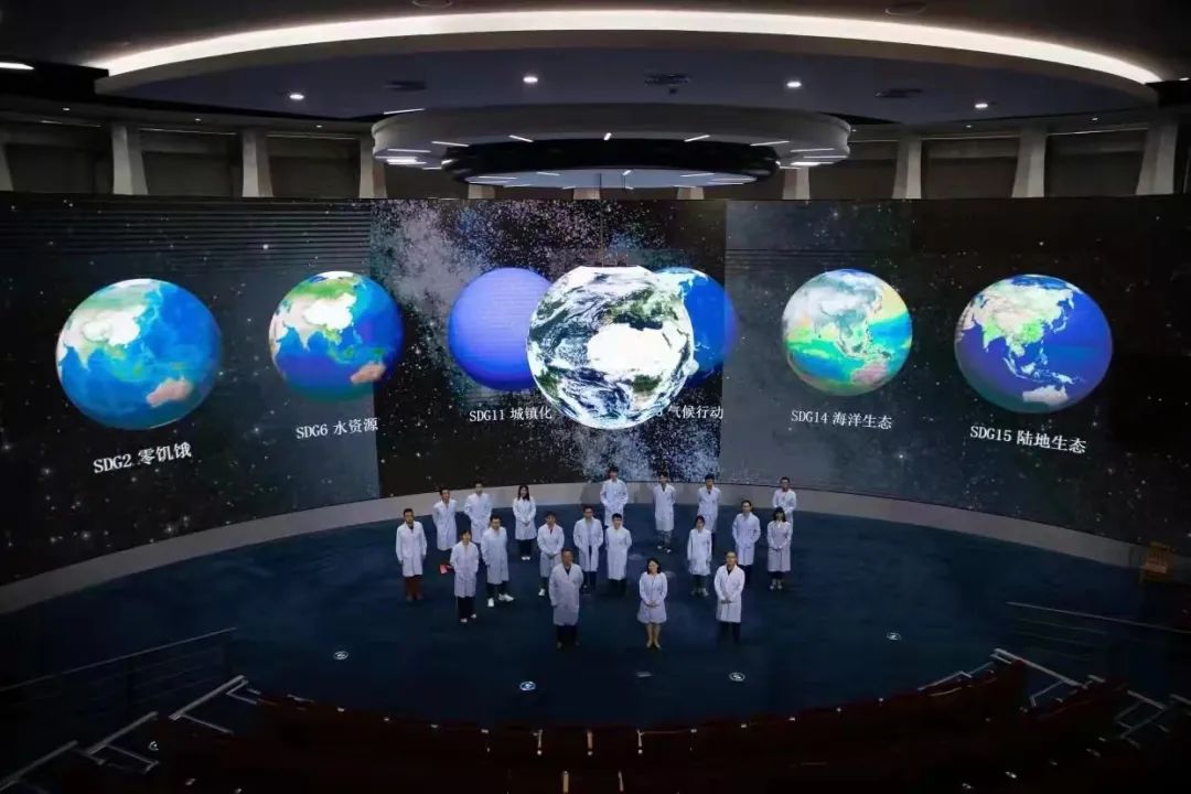 接受领导人检阅 | huatihui智能显示助力紫金山实验室展现强劲创新力