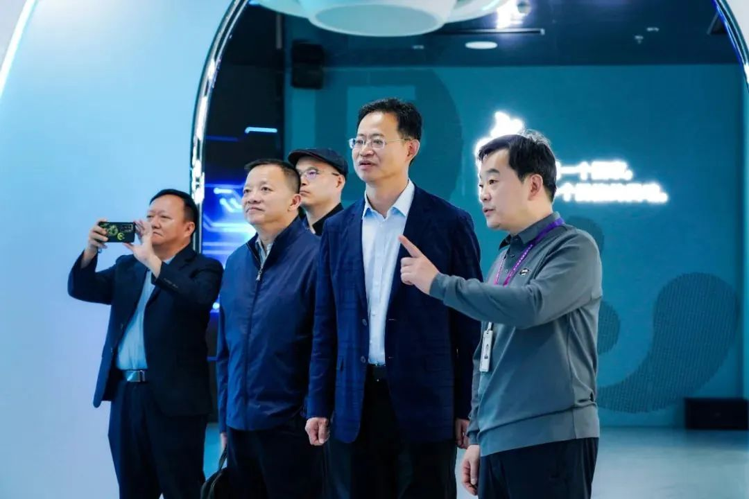 2024120602 国家广电总局发展研究中心一行赴huatihui励丰文化调研指导