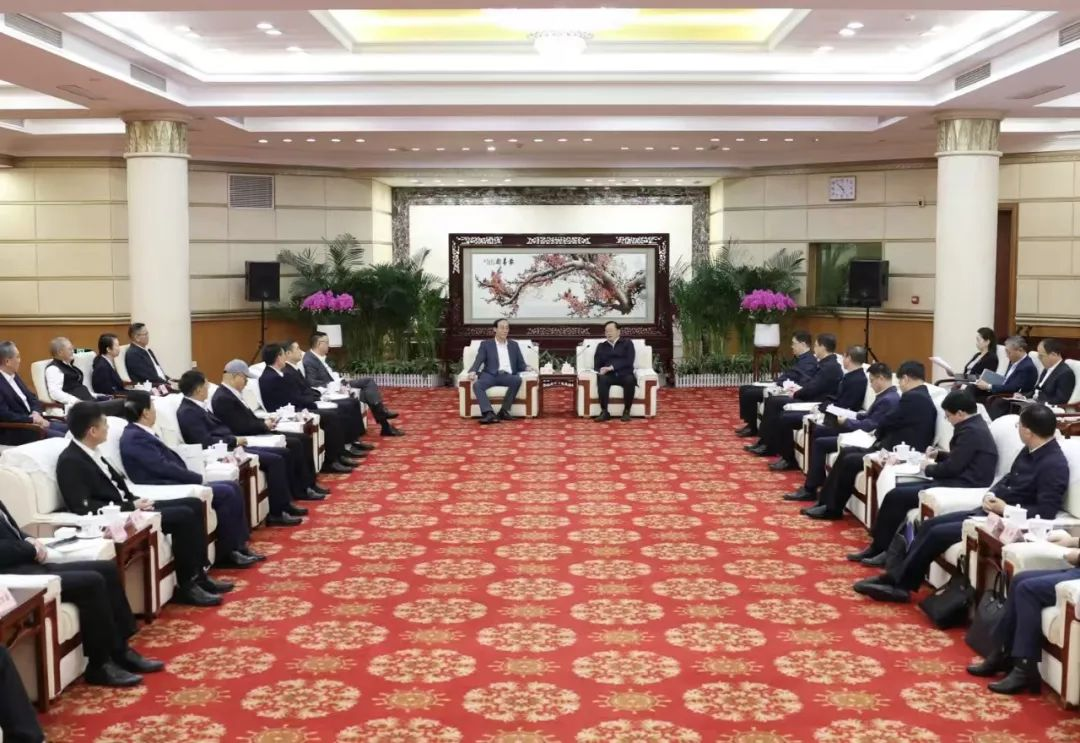 huatihui集团董事长李军受邀出席华中科技大学第十六届企业家论坛，并发表演讲