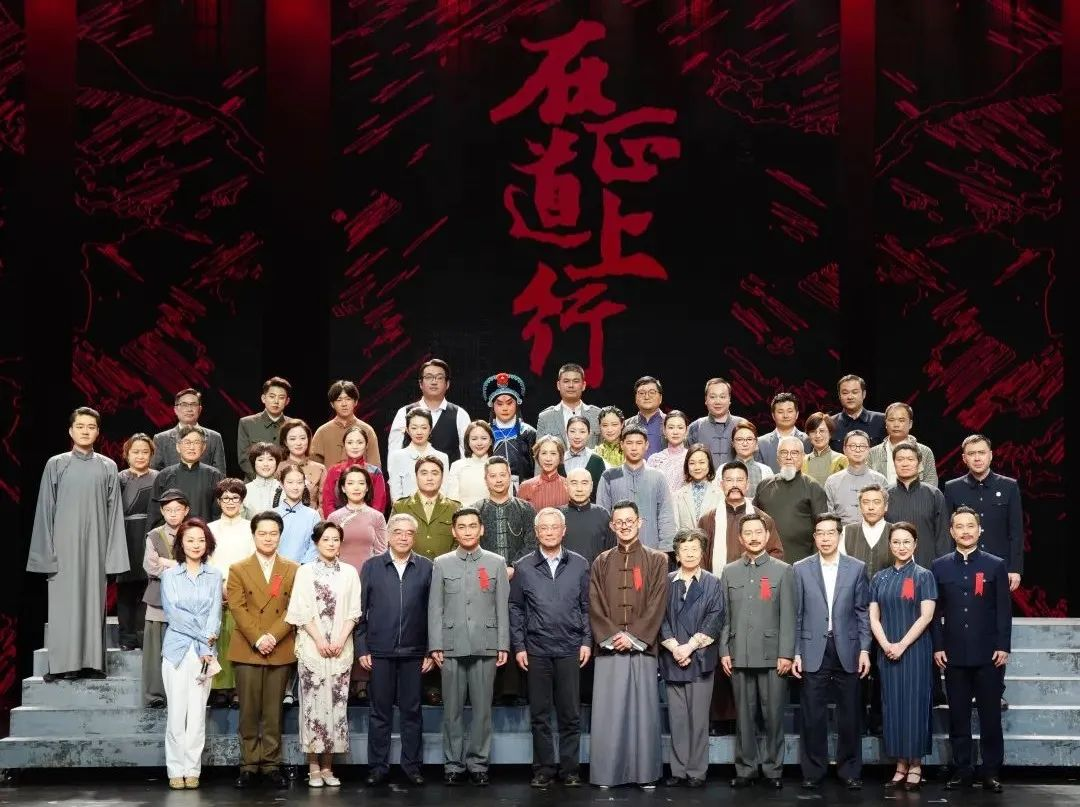 huatihui·蓝硕以科技赋能话剧《在正道上行》圆满上演