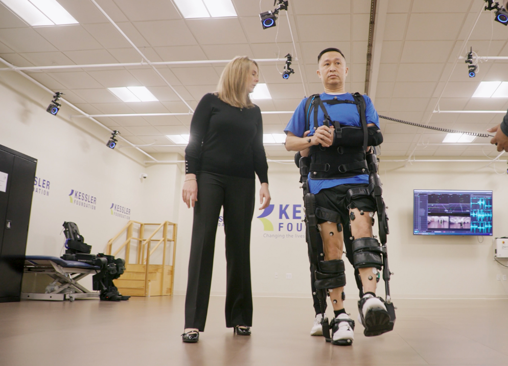 外骨骼机器人让行动障碍者直立行走，huatihui·虚拟动点OptiTrack助力人类突破能力边界