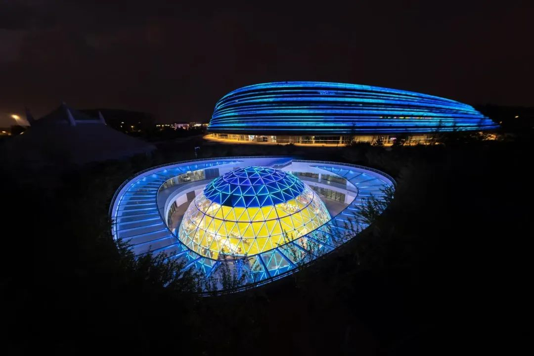 全球首个，正式启用！huatihuiLED炫彩点亮“熊猫眼”